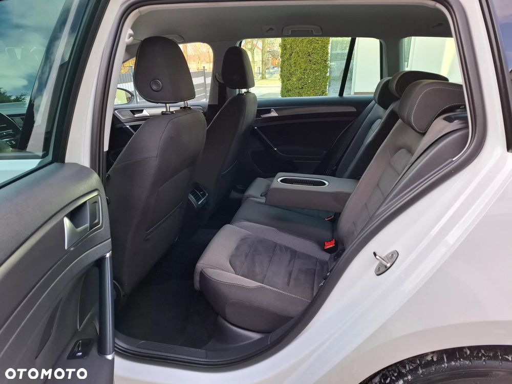 Volkswagen Golf - 10