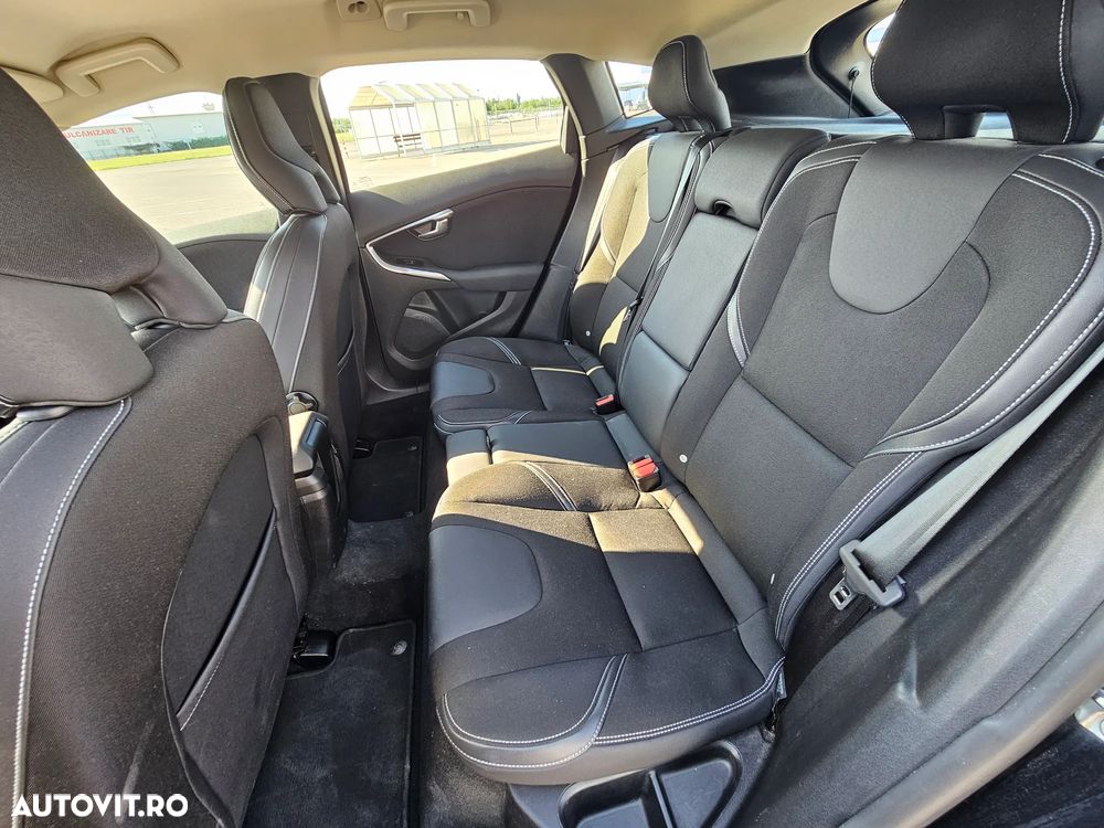 Volvo V40 D2 - 9