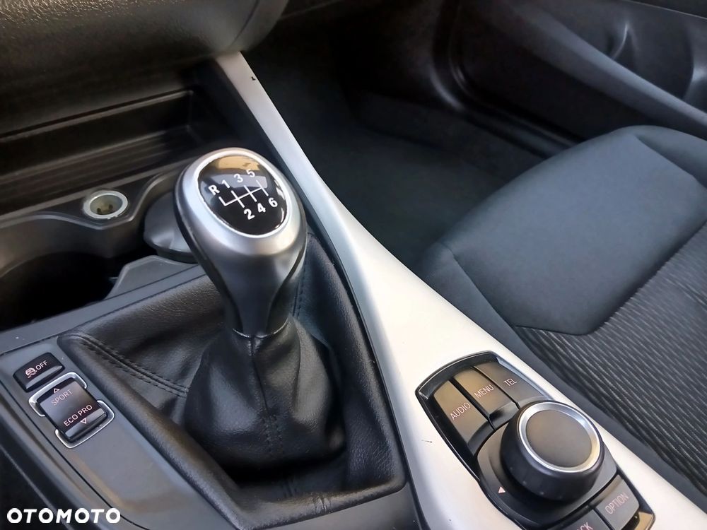 BMW Seria 1 116i - 25
