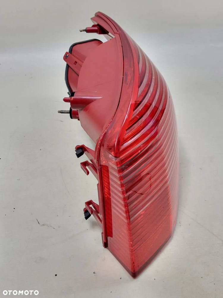 PEUGEOT 407 SW KOMBI 04-08 TYLNA LAMPA PRAWA - 2