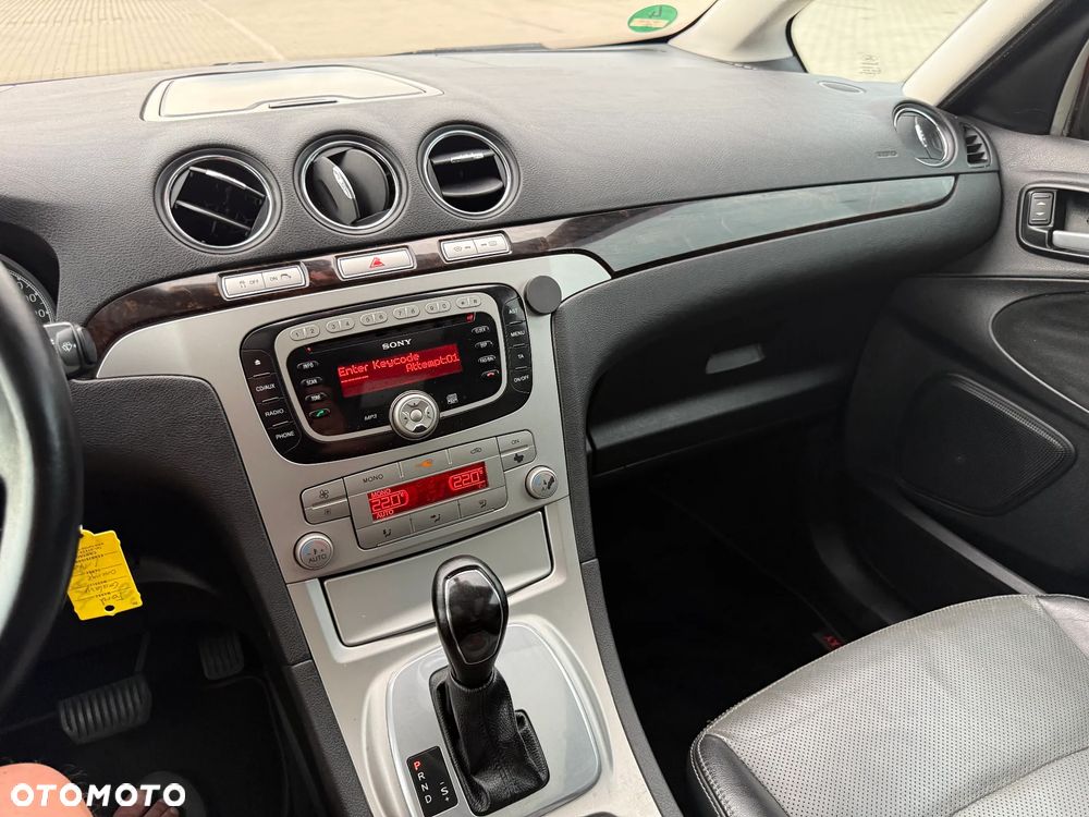 Ford Galaxy 2.0 TDCi Ghia - 29