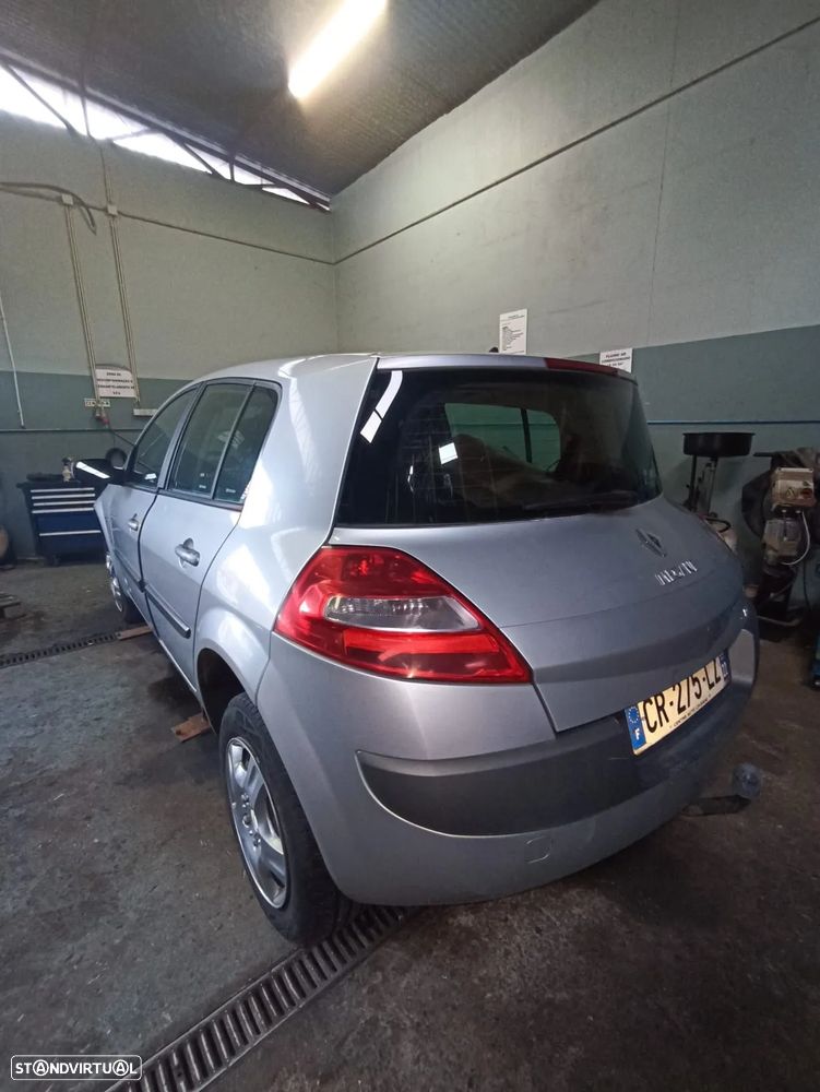 Renault Megane 1.5 DCI ano 2007 - 8
