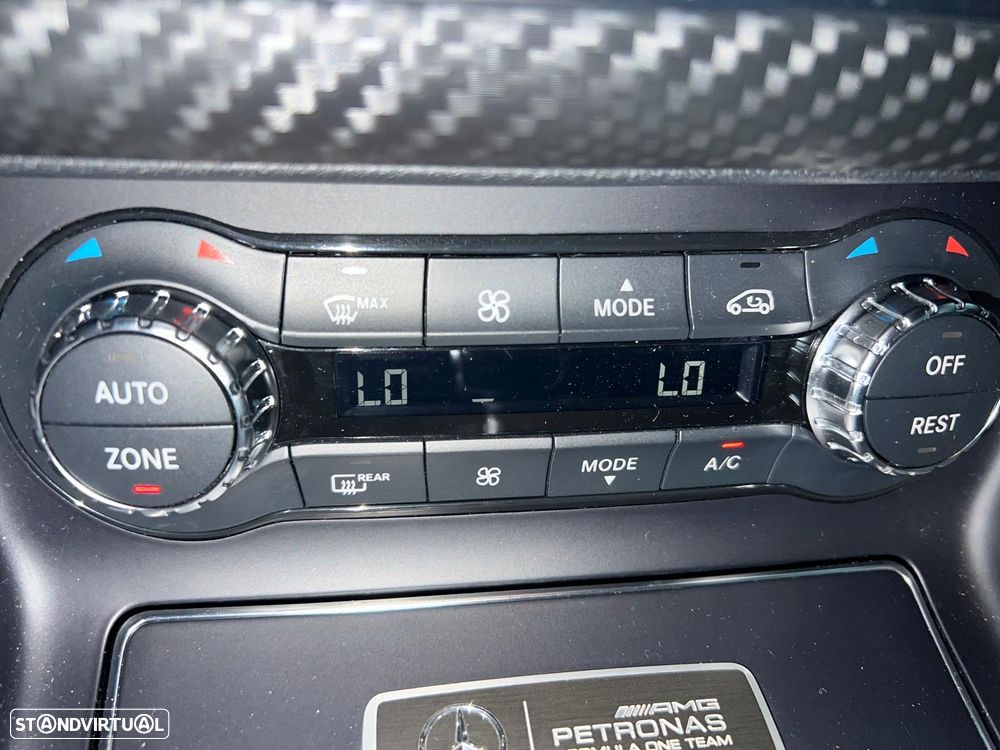 Mercedes-Benz A 45 AMG 4Matic Speedshift 7G-DCT PETRONAS 2015 World Champion Edition - 25