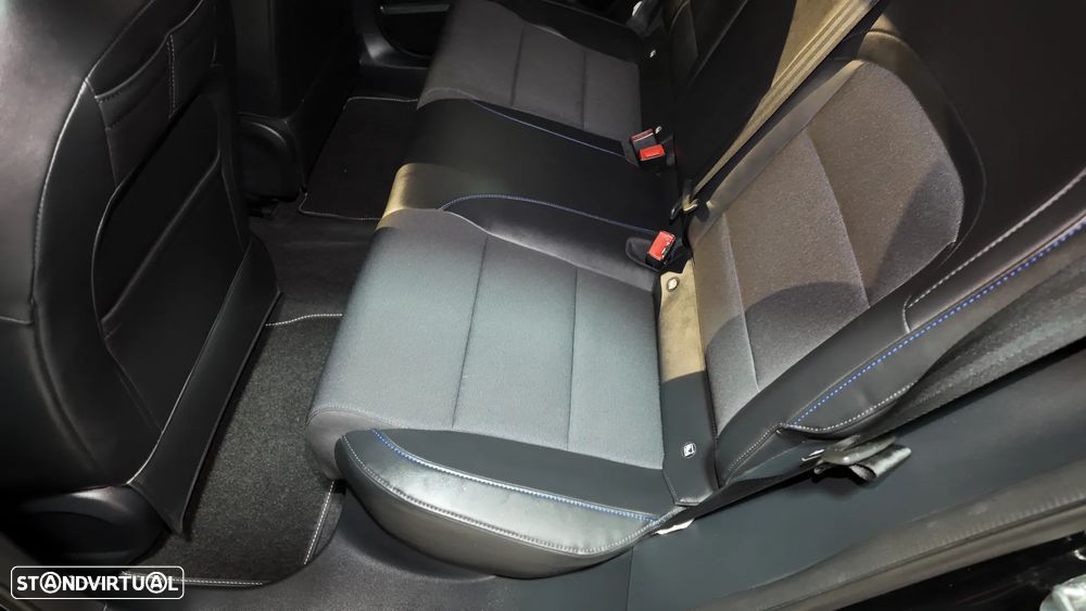 MG MG4 64 kWh Luxury - 35