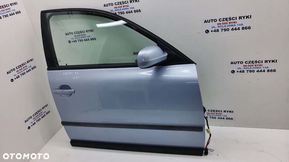 VW Passat B5 Kombi  Sedan  Drzwi Prawe  Przód LL5Y - 12