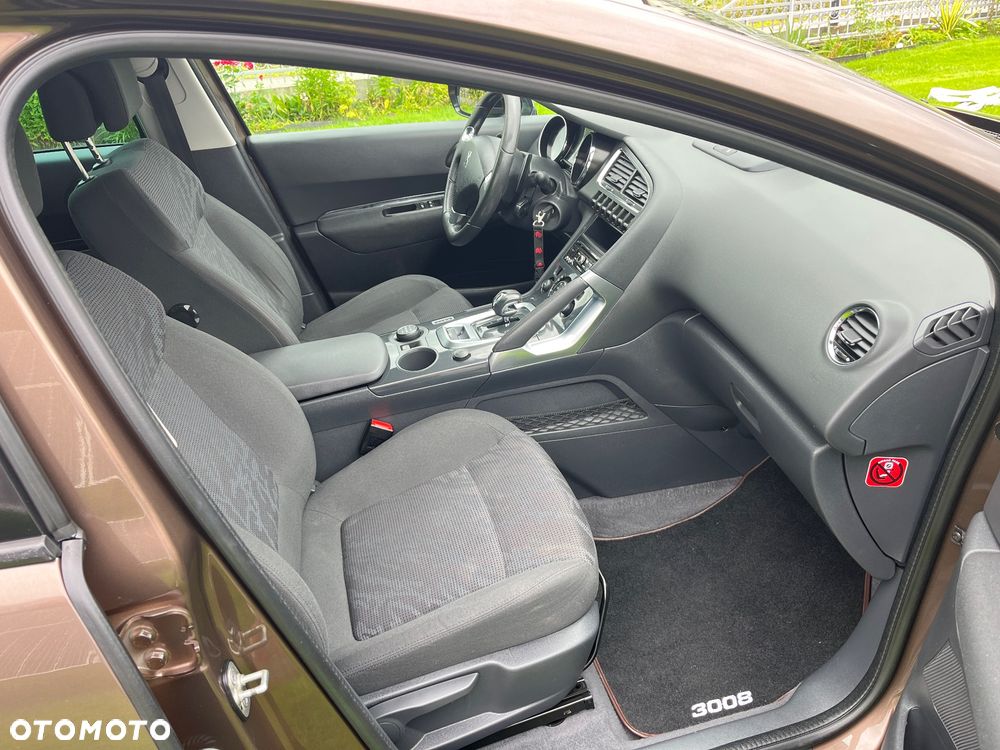 Peugeot 3008 Hybrid4 - 8