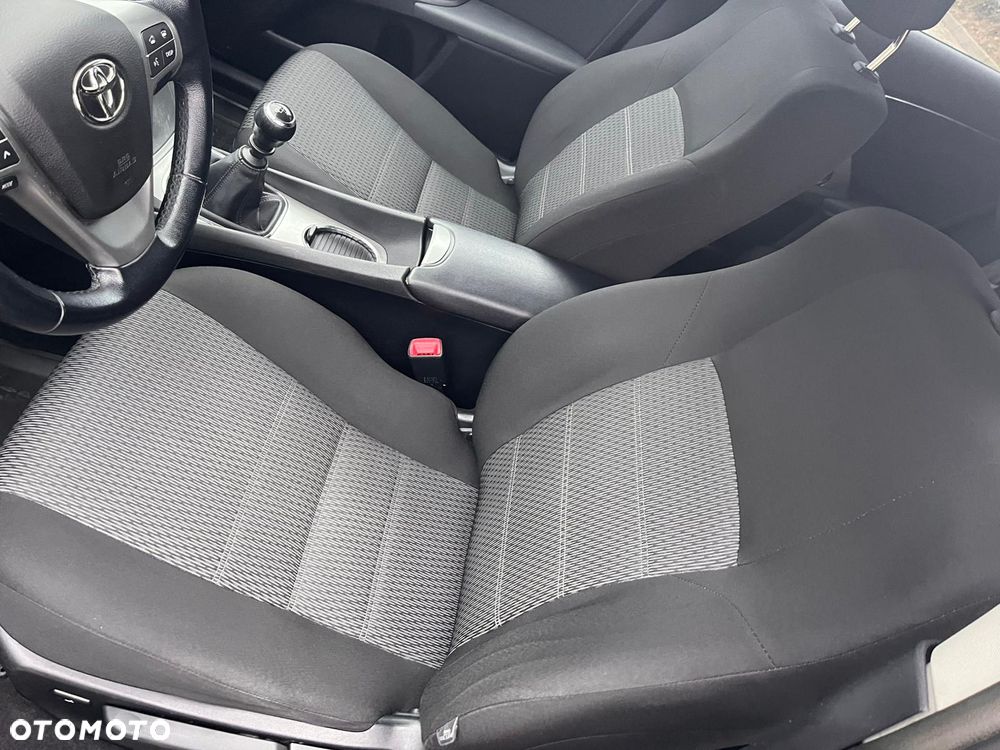 Toyota Avensis 2.0 D-4D Premium - 6