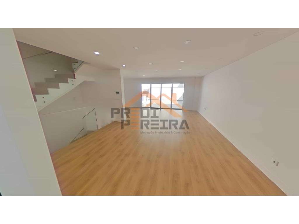 Moradia nova T4+1, situada na Ramada. - Grande imagem: 5/38