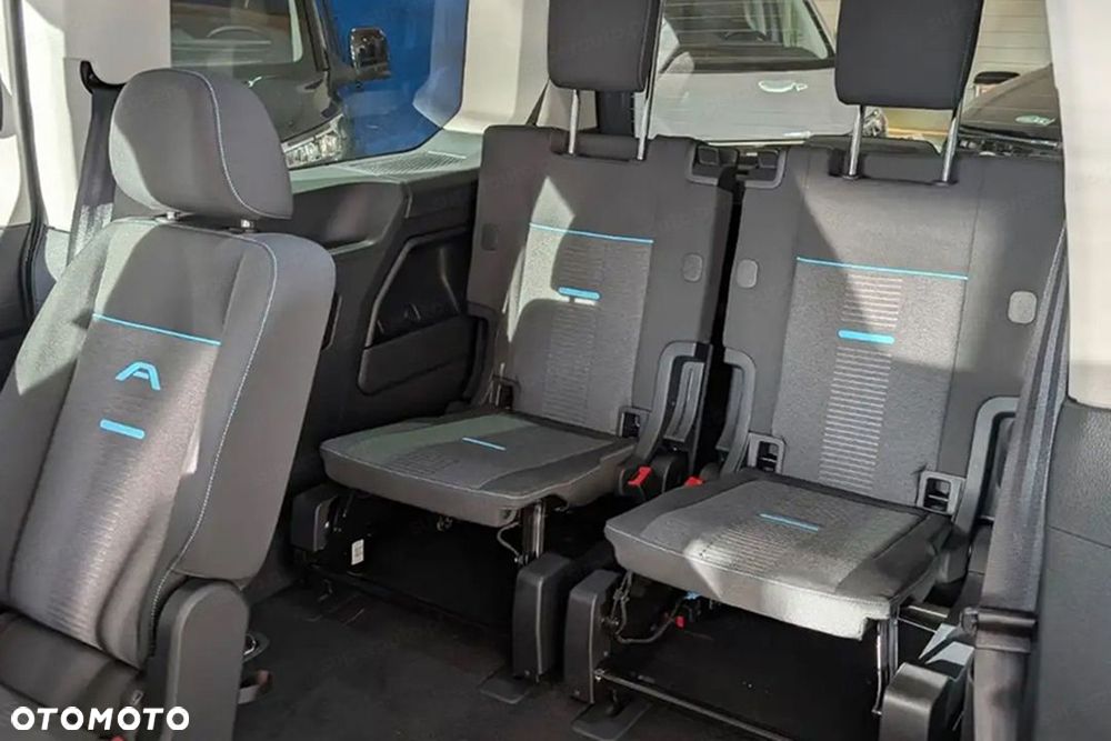 Ford Tourneo Connect - 11