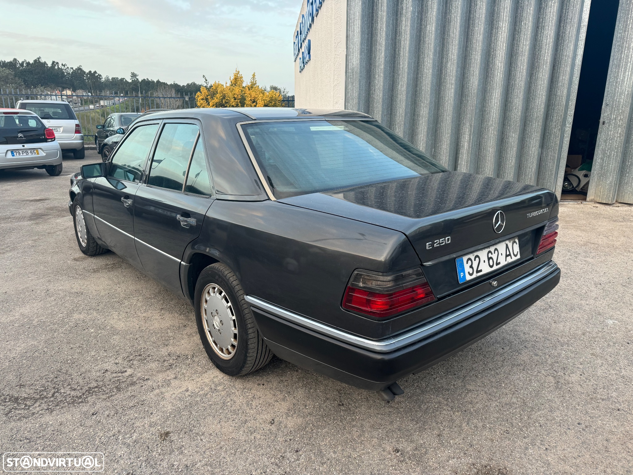 Mercedes-Benz 250 D Turbo - 24