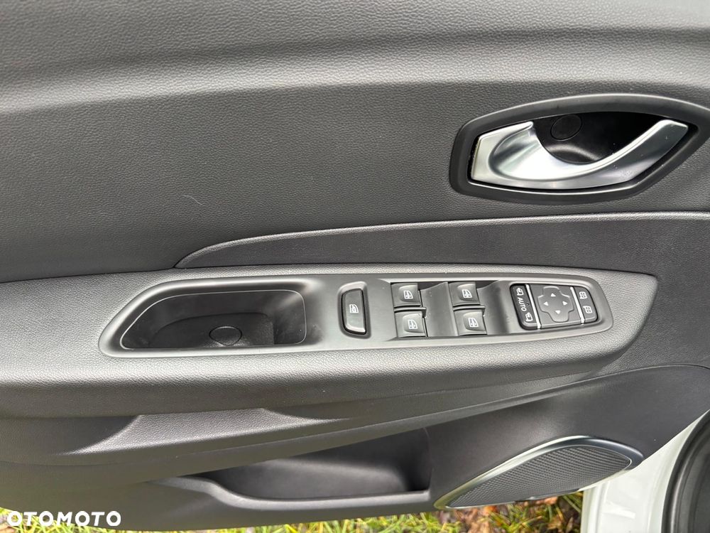 Renault Captur ENERGY TCe 120 Bose Edition - 16