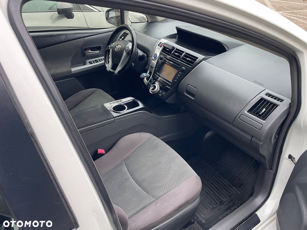 Toyota Prius+ (Hybrid) - 18