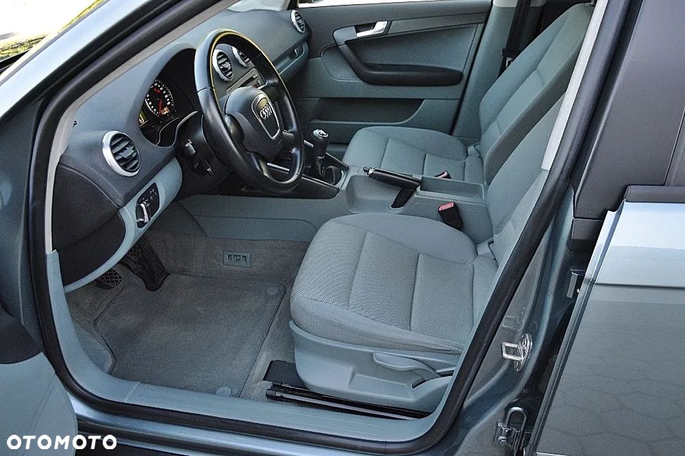 Audi A3 Sportback 1.6 Attraction - 12