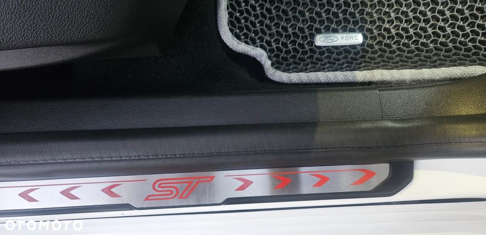 Ford Focus 2.0 EcoBoost ST mit Leder-Sport-Paket - 37