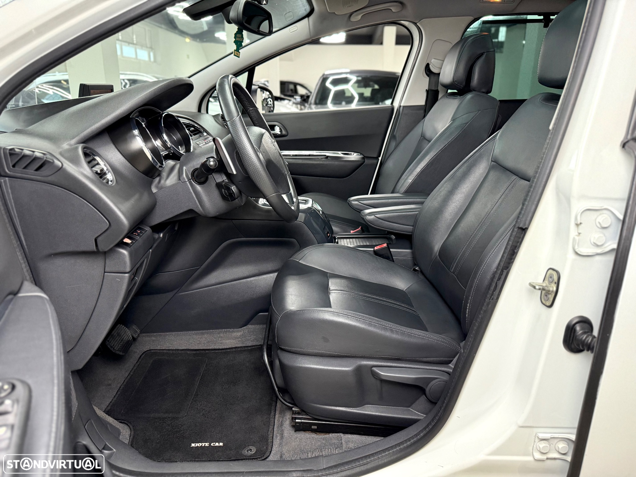 Peugeot 5008 1.6 E-HDi 7L Allure 2-Tronic - 12