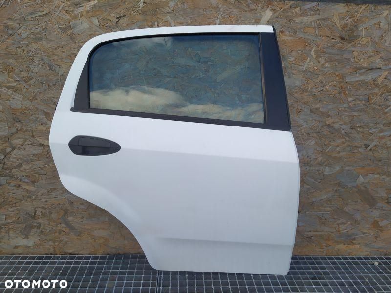 DRZWI TYLNE PRAWE TYŁ BIAŁE FIAT GRANDE PUNTO 249 TYŁ - PASAŻER