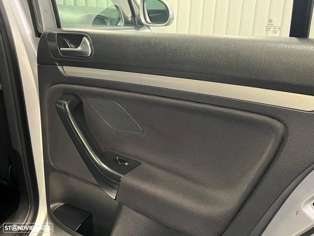 VW Golf Variant 1.6 TDi Confortline - 21