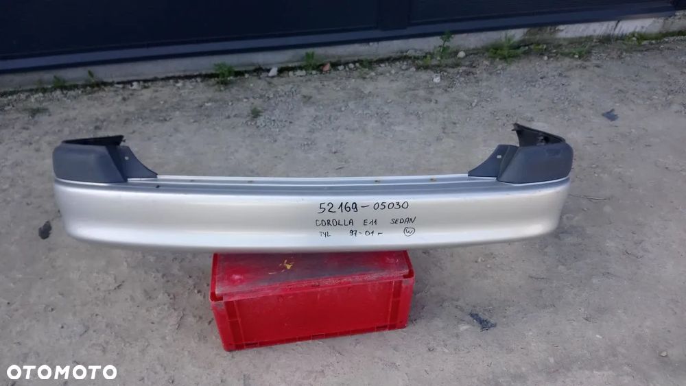 ZDERZAK TYŁ TYLNY COROLLA E11 SEDAN 97-01r 52169-05030 SREBRNY