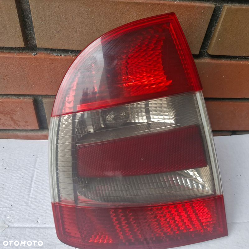 SKODA SUPERB 06-08 LAMPA TYŁ LEWA 3U5945095A VISTEON - 3