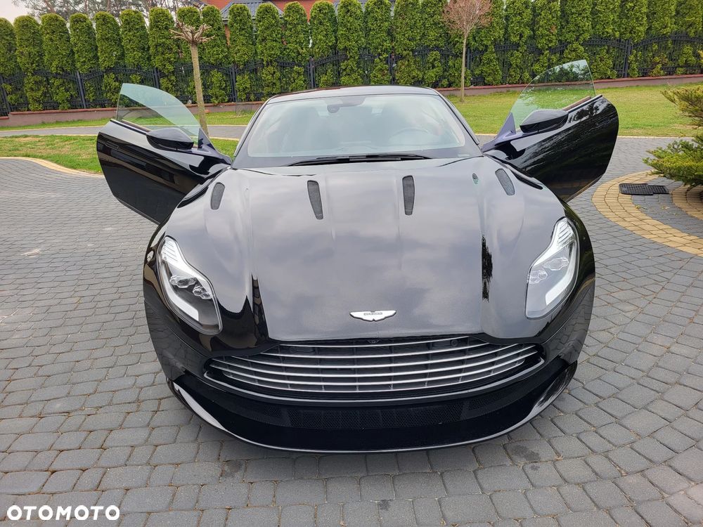 Aston Martin DB11 Launch Edition - 38