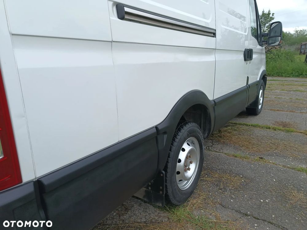 Iveco DAILY 35s13 L2H2 2.3 diesel 126kM, 2012 rok, WEBASTO, HAK, CAMERA COFANIA, ORGINALNY NIEWIELKI PRZEBIEG 176tyś. SPROWADZONY ZE SZWECJI! - 21