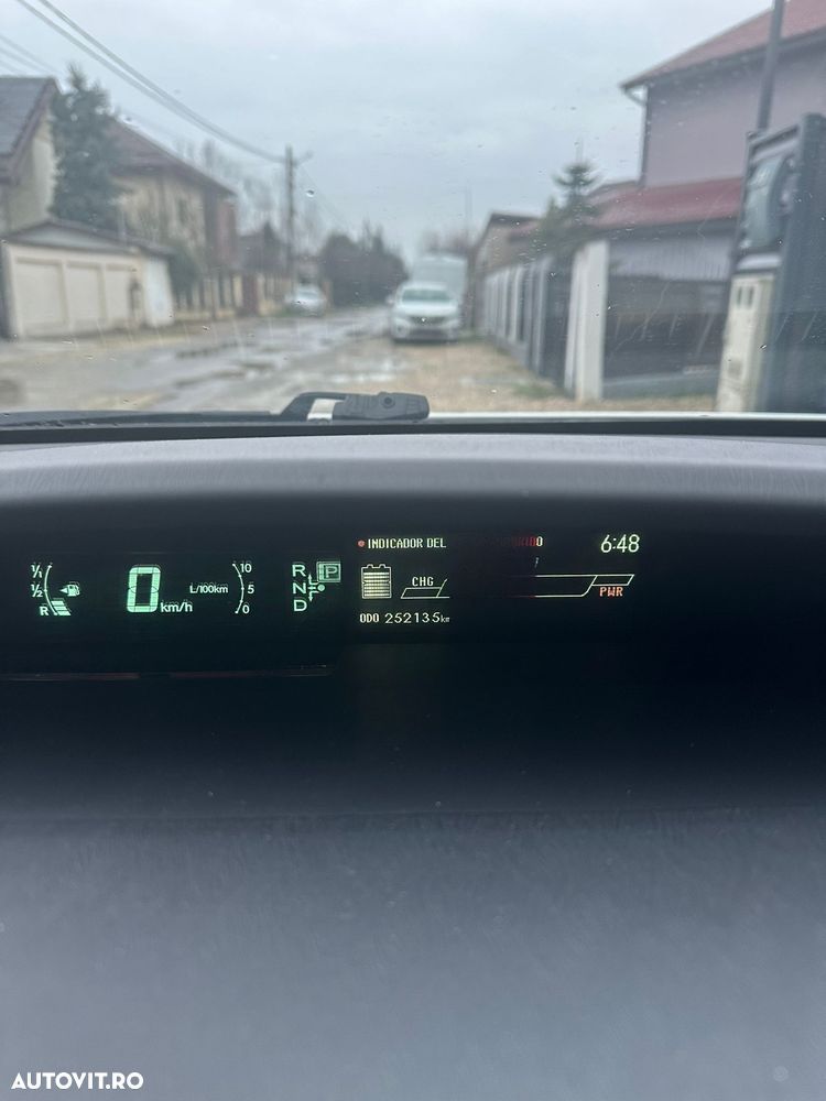 Toyota Prius 1.8 Dual VVT-i Luna - 9