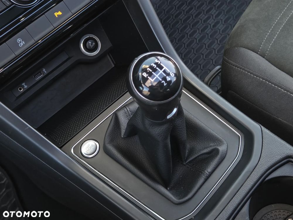 Volkswagen Touran 1.6 TDI SCR (BlueMotion Technology) Comfortline - 34