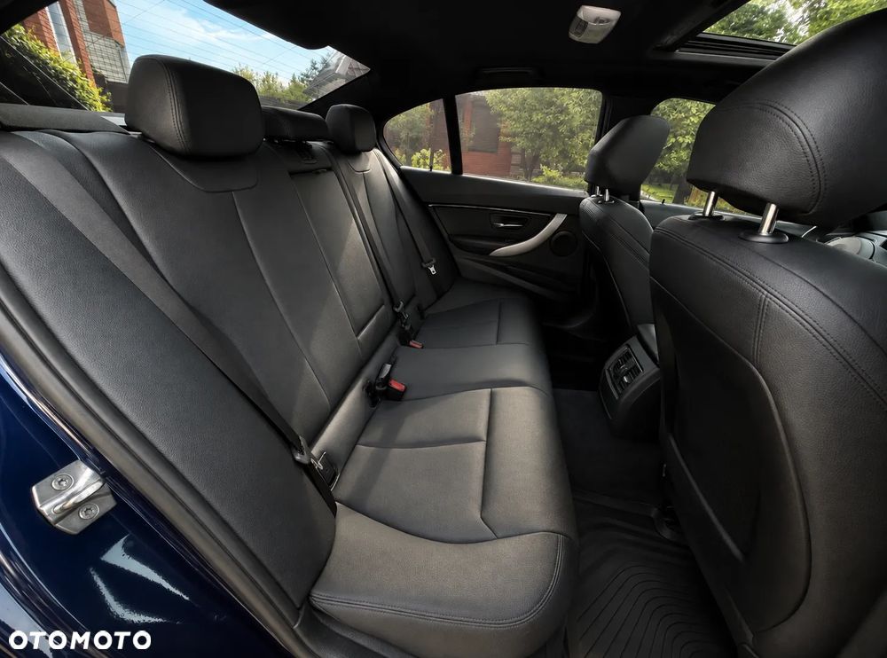 BMW Seria 3 330i M Sport - 18