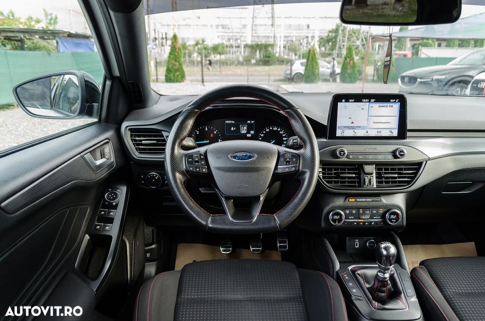 Ford Focus 1.5 EcoBlue Start-Stopp-System ST-LINE DESIGN - 11