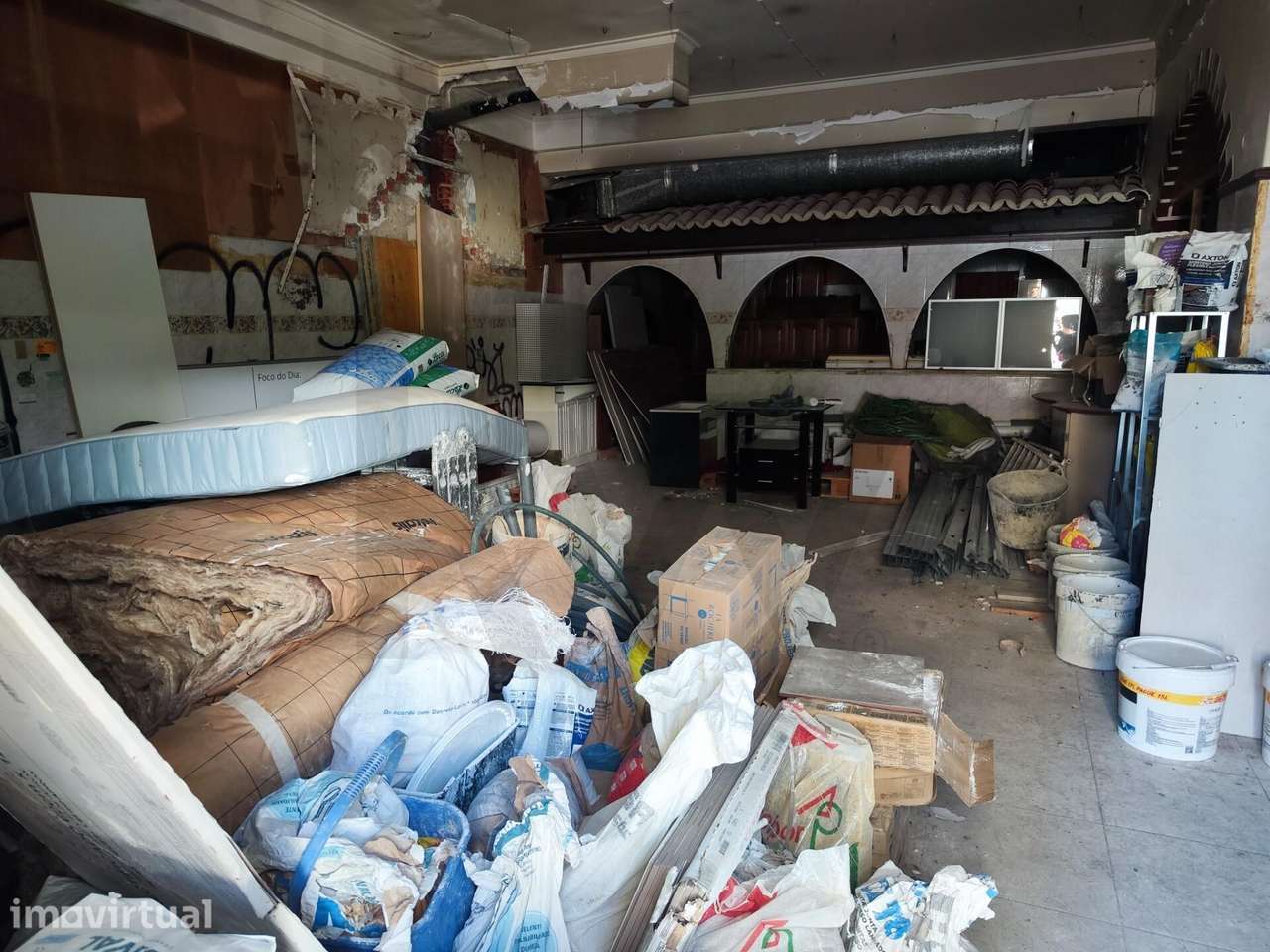 Loja com 137m2 no Casal de São Brás – Amadora | Com saída de fumos - Grande imagem: 5/17