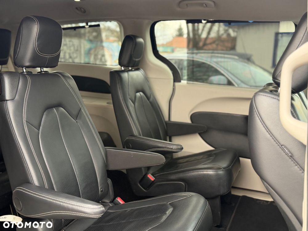 Chrysler Pacifica - 18