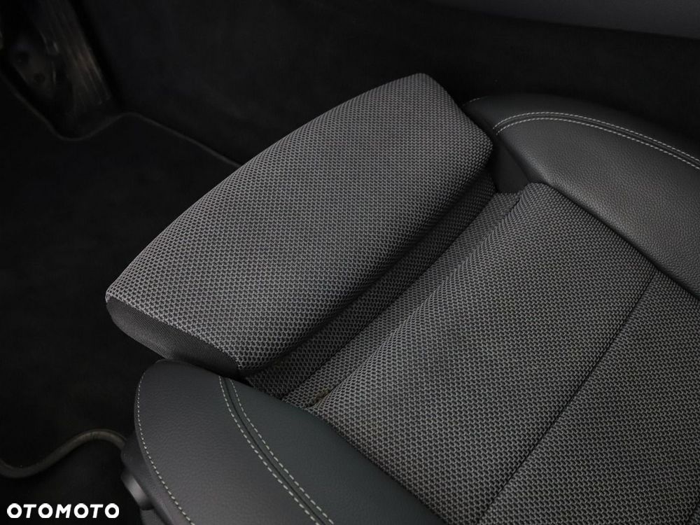 Mercedes-Benz Klasa E 200 9G-TRONIC Avantgarde - 40
