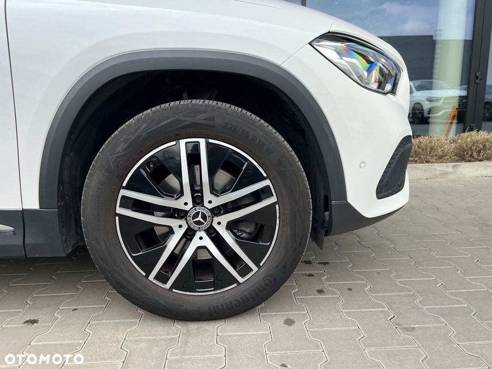 Mercedes-Benz GLA - 16