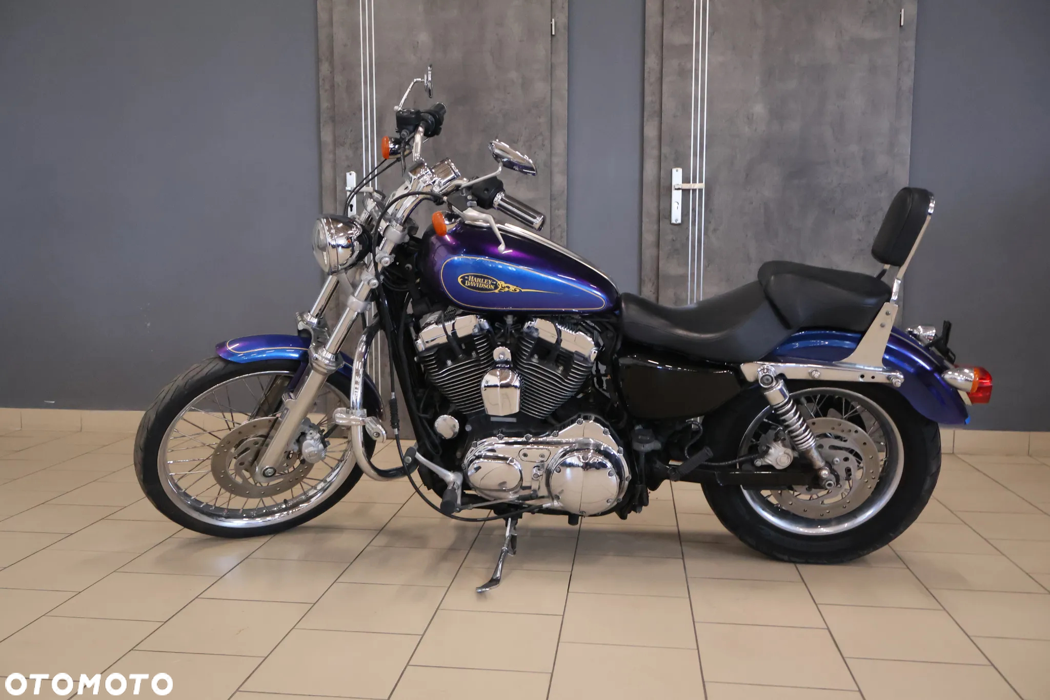 Harley-Davidson Sportster Custom 1200C - 14