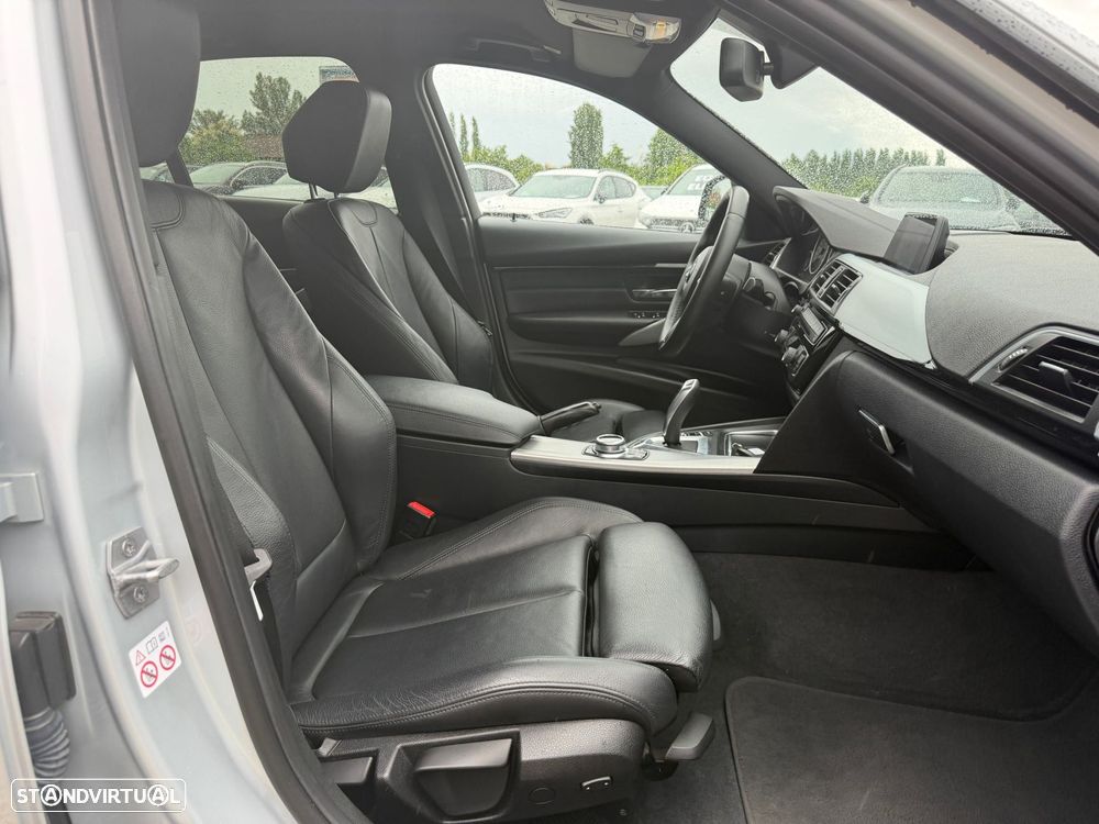 BMW 330 e iPerformance Pack M - 13