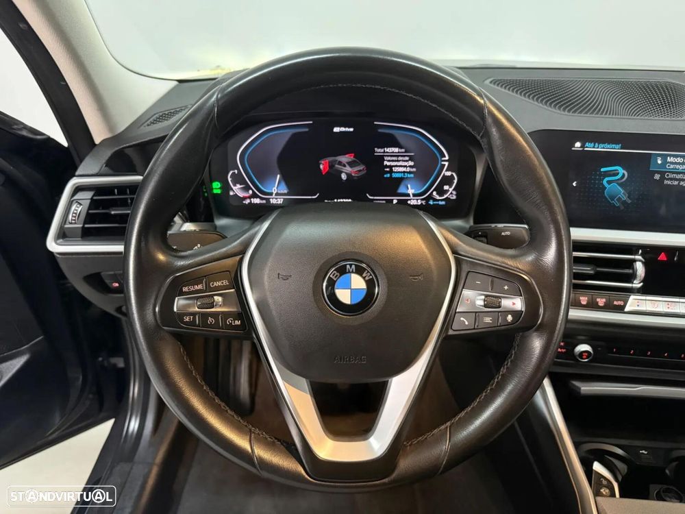BMW 330 e iPerformance Advantage — fotografia 6