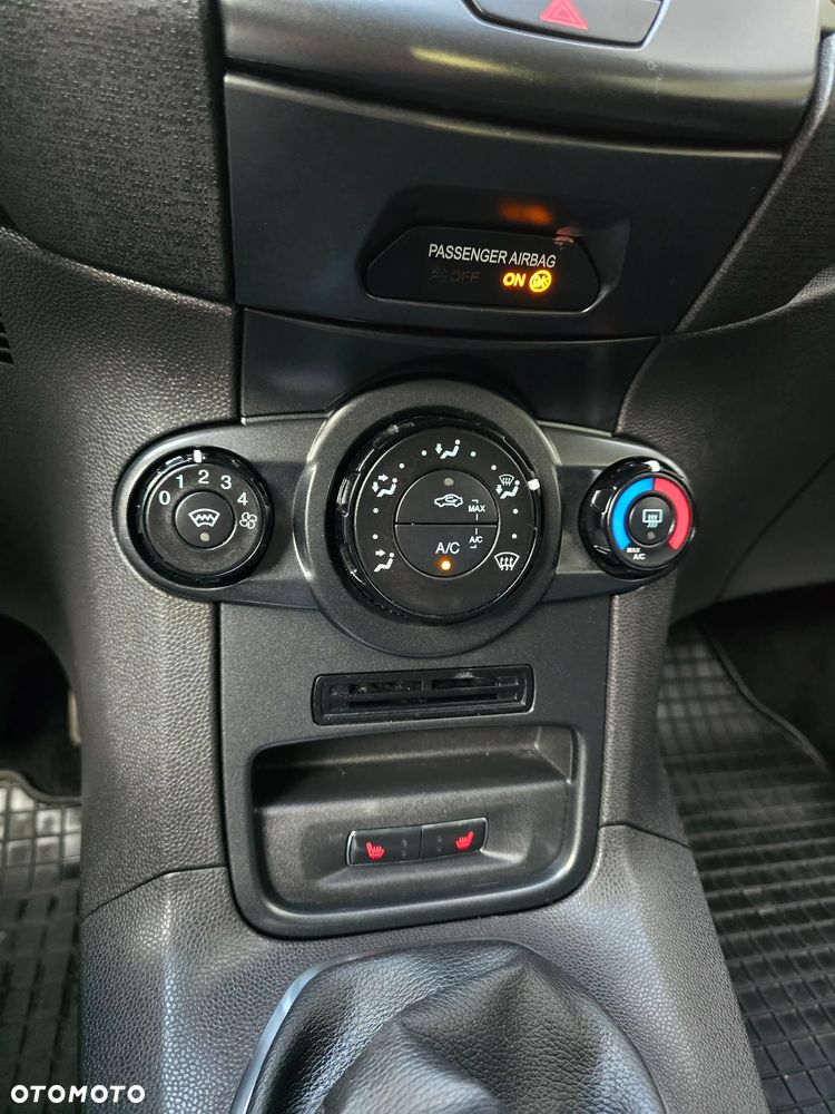 Ford Fiesta 1.25 Champions Edition - 27