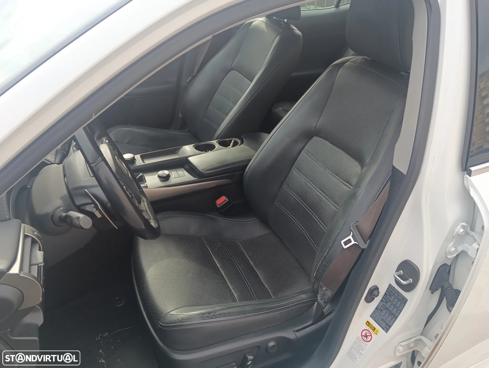 Lexus IS 300H Executive+ - 5