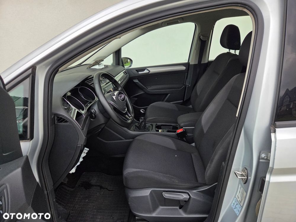 Volkswagen Touran - 8