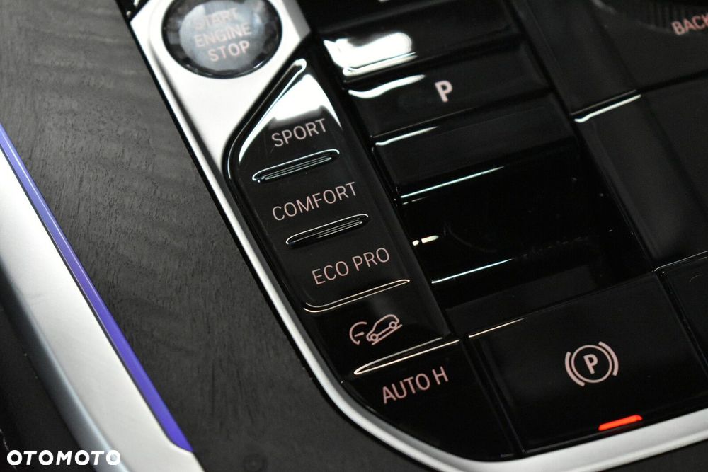 BMW X7 - 25