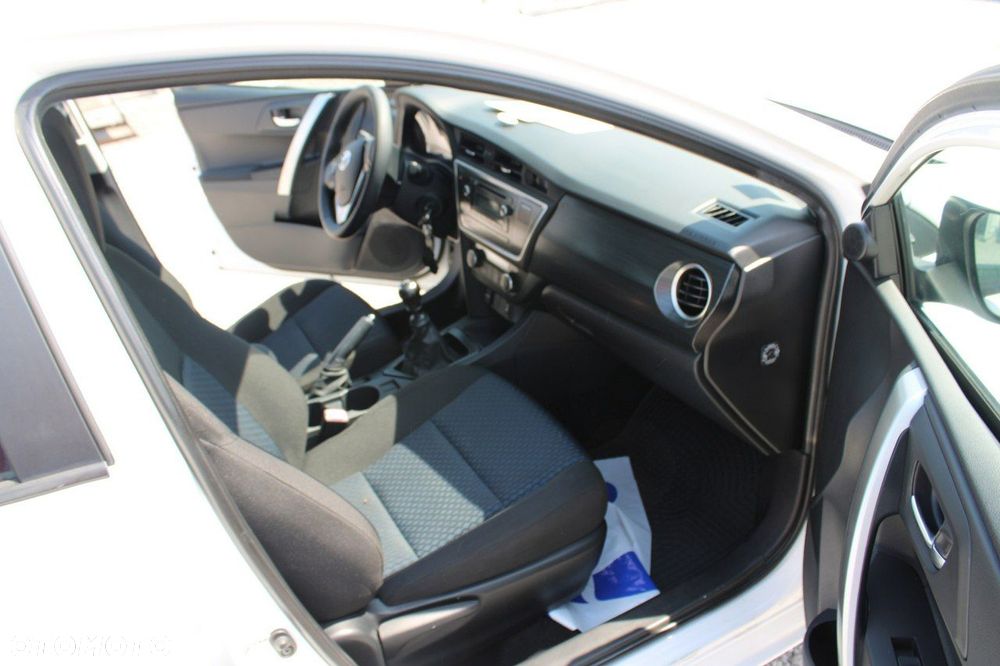 Toyota Auris - 25
