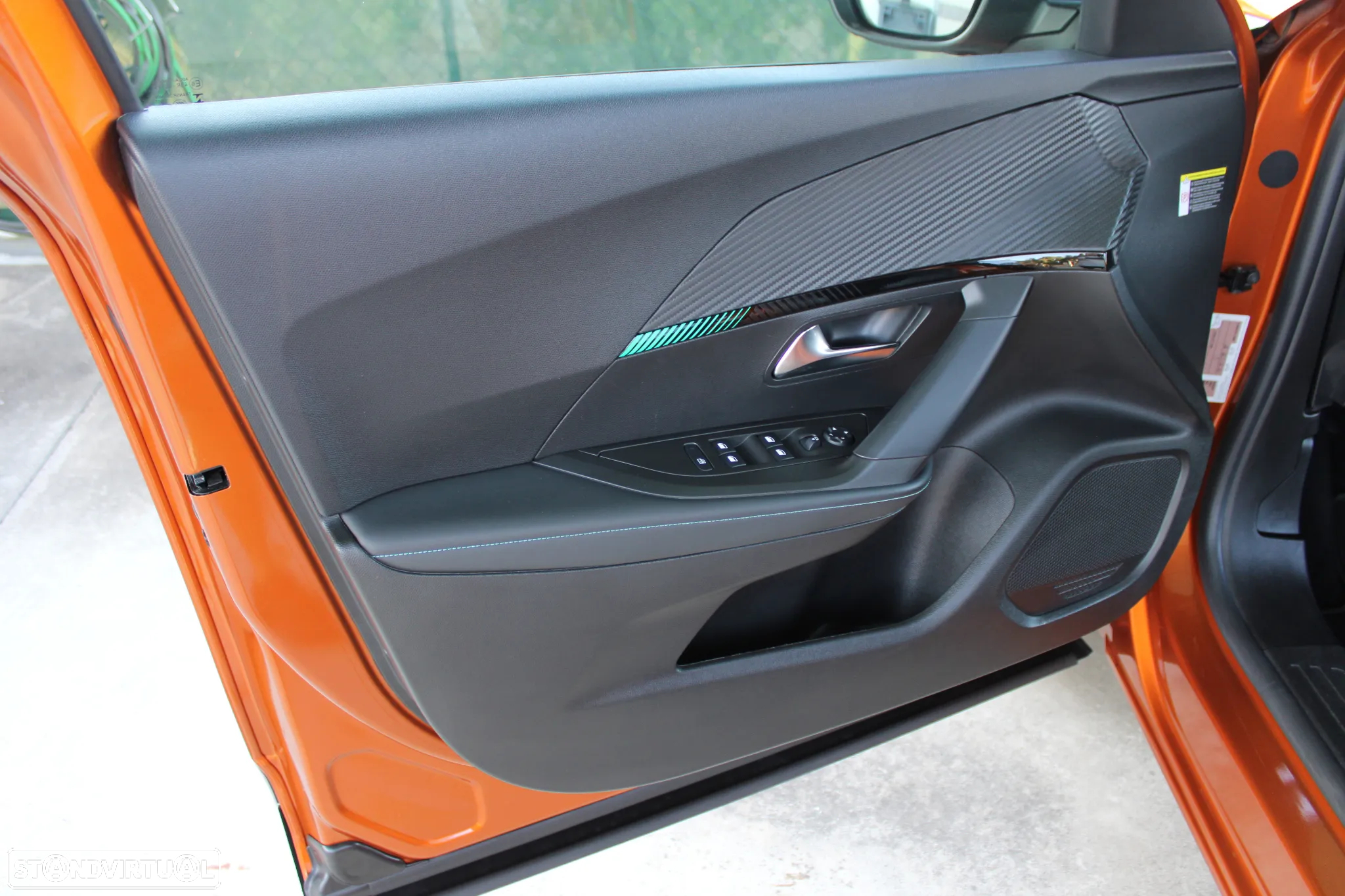 Peugeot 2008 1.2 PureTech Allure Pack - 44