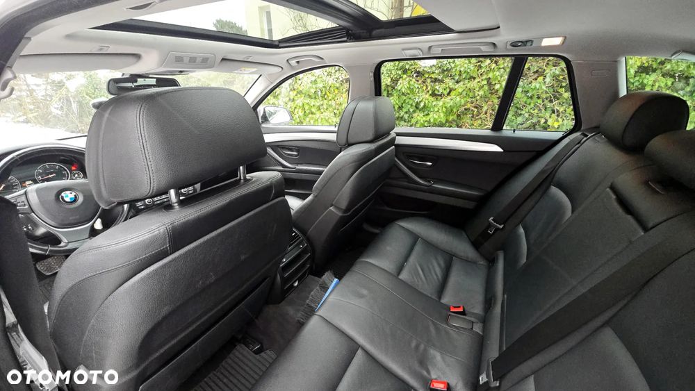BMW Seria 5 520d xDrive - 14
