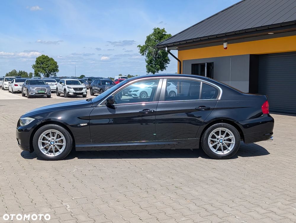 BMW Seria 3 320d Sport Line - 10