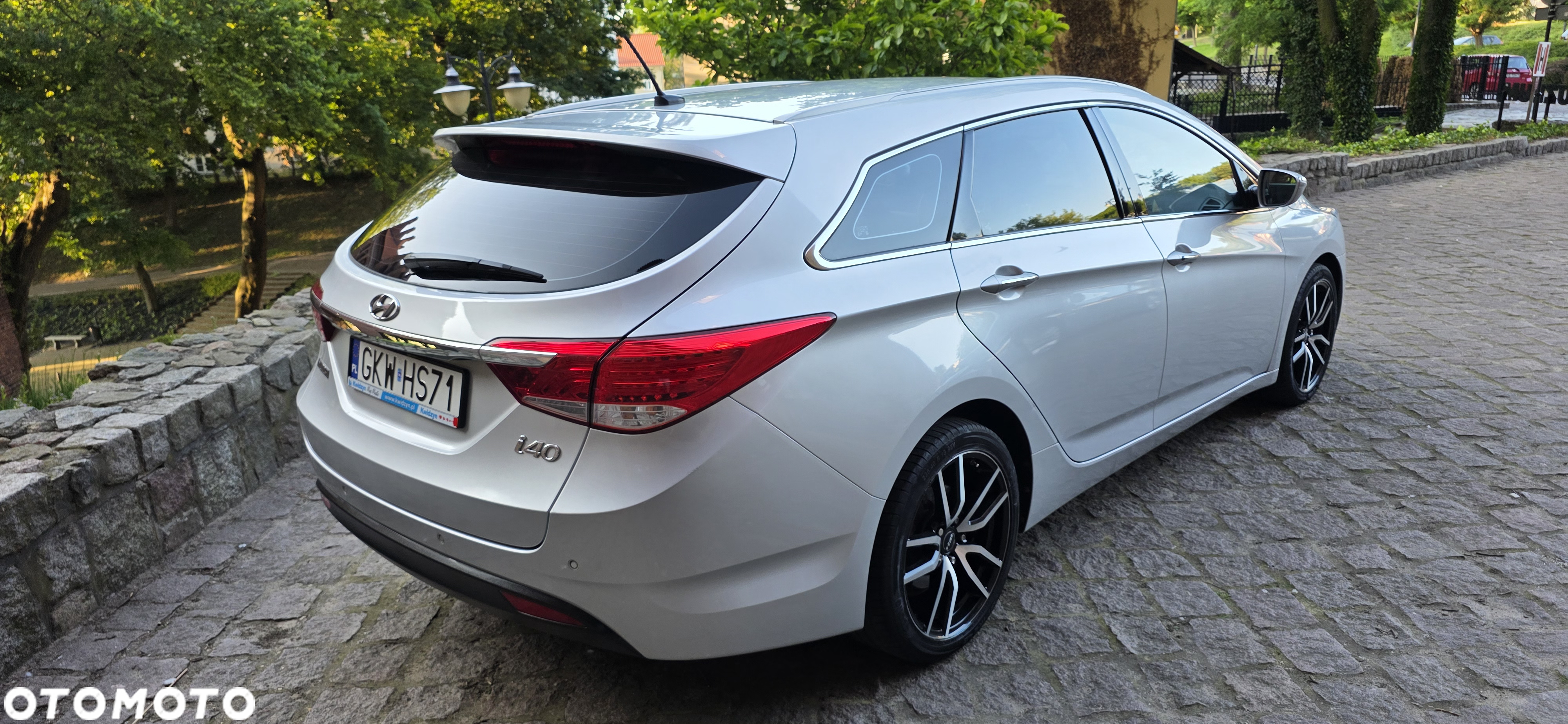 Hyundai i40 Kombi blue 1.6 Family+ - 16