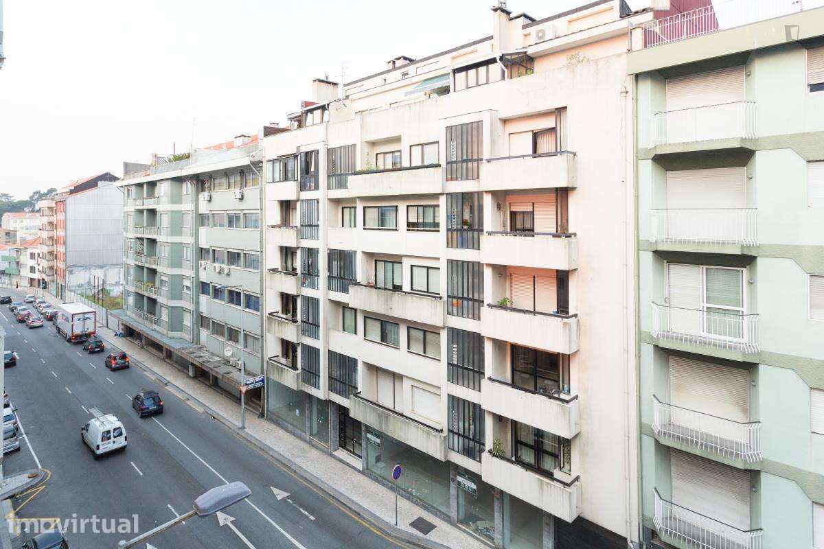 Apartamento com 1 quartos - localizado em Paranhos Porto - Grande imagem: 3/9