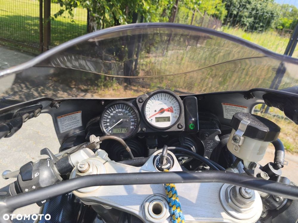 Suzuki GSX-R - 6