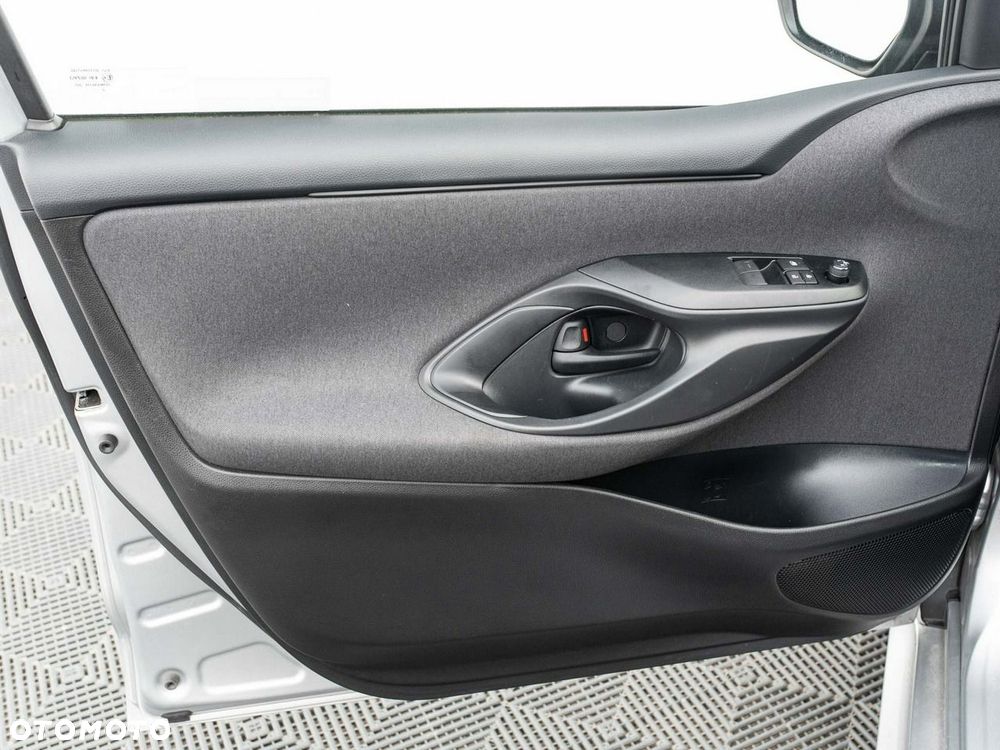 Toyota Yaris - 10