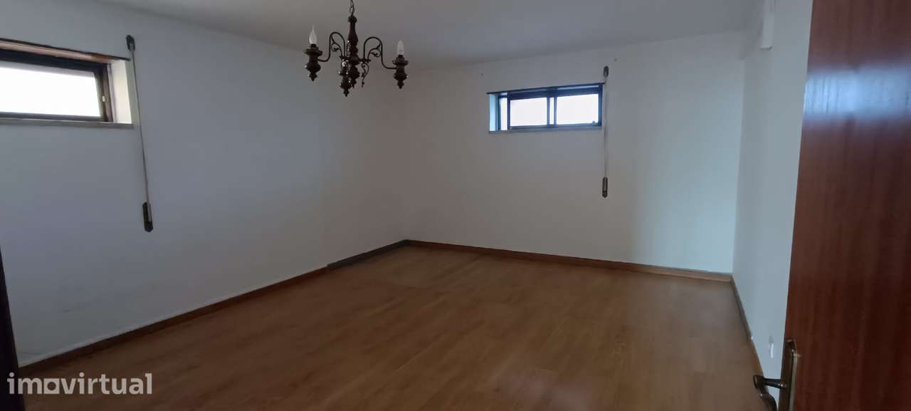 Moradia T6 com Cave, R/Chão e Sótão Aproveitado | A 3 km de Tomar - Grande imagem: 3/39