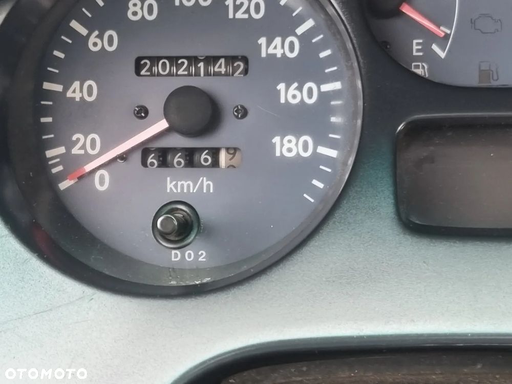 Toyota RAV4 2.0 GLi - 23